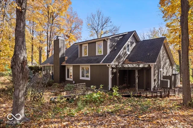 $379,900 | 10946 Geist Woods S Drive, Indianapolis, IN 46256