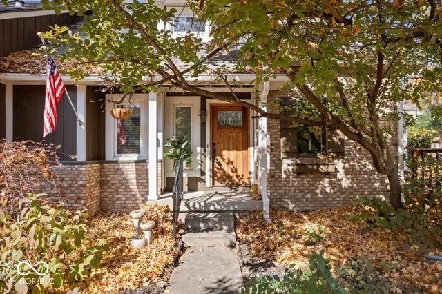 $379,900 | 10946 Geist Woods S Drive, Indianapolis, IN 46256