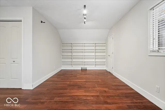 $379,900 | 10946 Geist Woods S Drive, Indianapolis, IN 46256