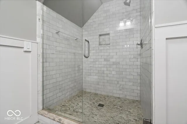 $379,900 | 10946 Geist Woods S Drive, Indianapolis, IN 46256