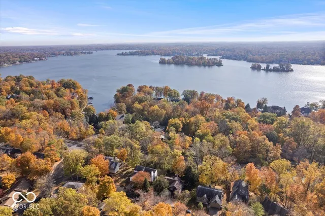 $379,900 | 10946 Geist Woods S Drive, Indianapolis, IN 46256