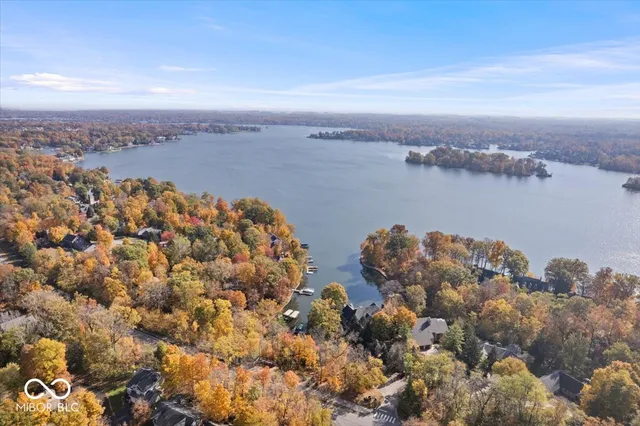 $379,900 | 10946 Geist Woods S Drive, Indianapolis, IN 46256