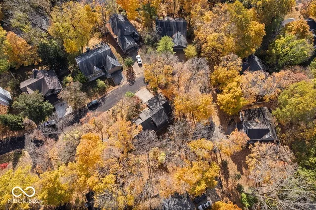 $379,900 | 10946 Geist Woods S Drive, Indianapolis, IN 46256