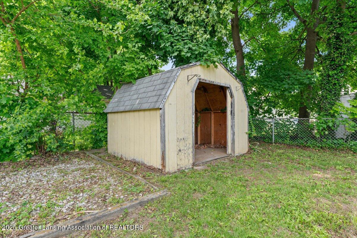 1200 West Rundle Avenue Lansing, MI 48910 - Photo 9 of 28 09-Media Jett - 09