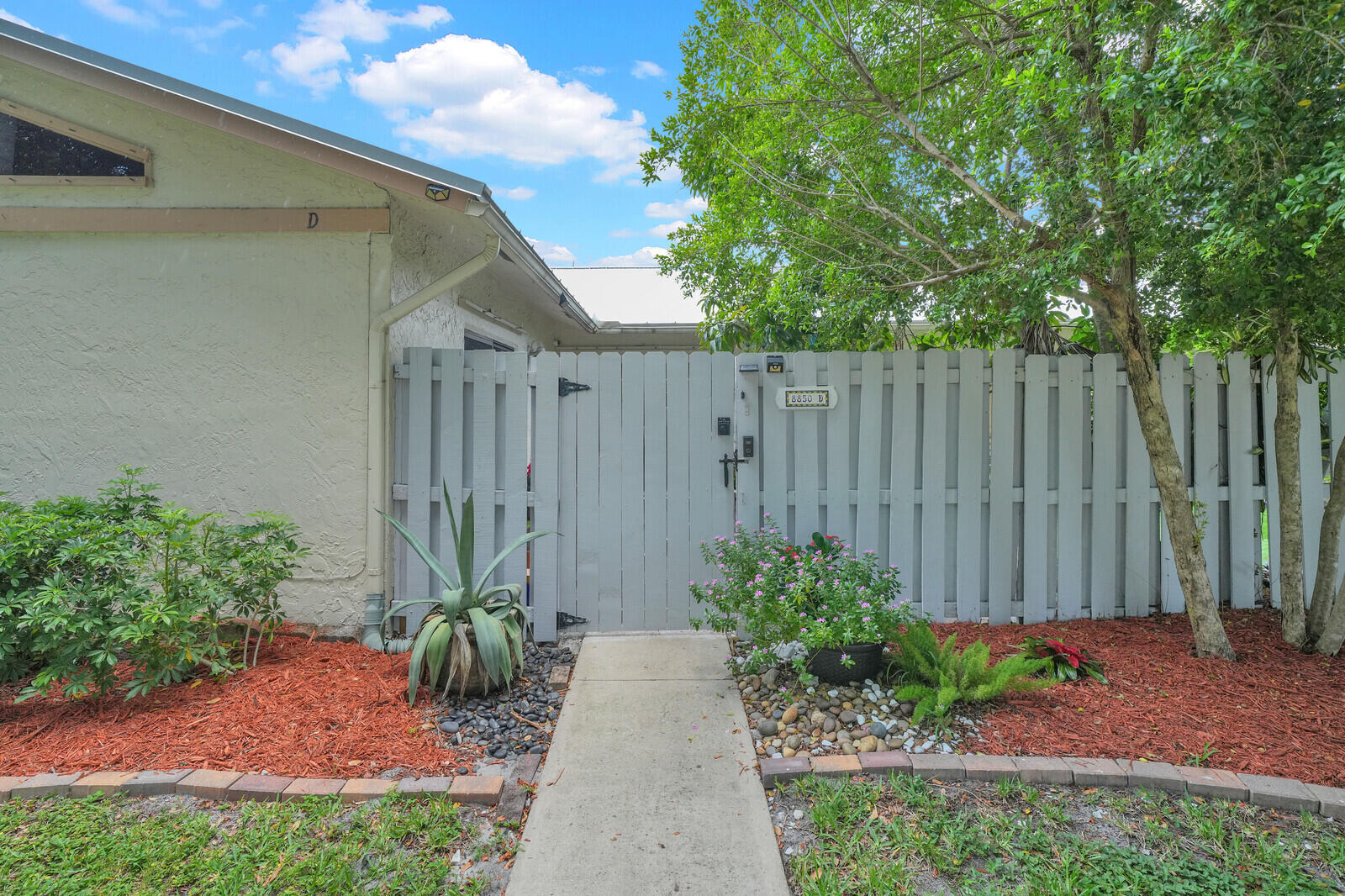 8850 Ranta Court, Unit D Boynton Beach, FL 33436 - Photo 4 of 25 Front Exterior