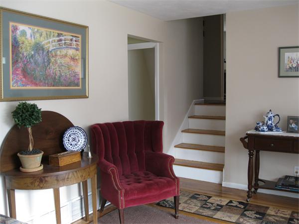 8 Tanbark Road Sudbury, MA 01776 - Photo 9 of 27 a living room with furniture and a lamp