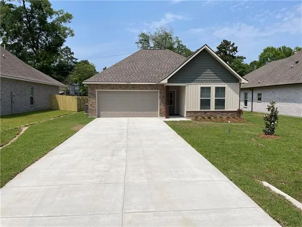 $2,300 | 19690 Calden Court, Covington, LA 70433