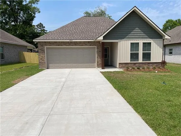 $2,300 | 19690 Calden Court, Covington, LA 70433