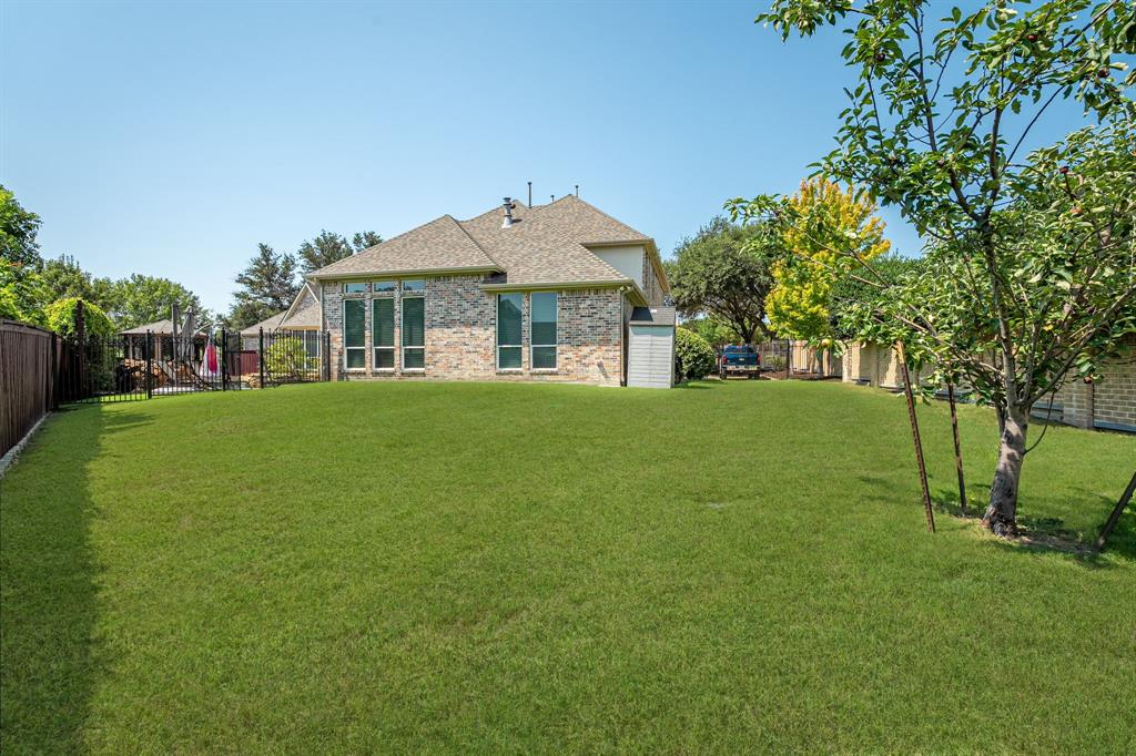 1101 Trail Ridge Drive McKinney, TX 75072 - Photo 34 of 37 a front view of a house with a garden