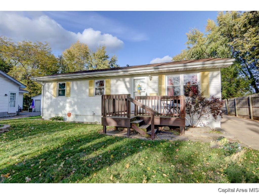 2521 Stokebridge Road Springfield, IL 62702 - Photo 1 of 36