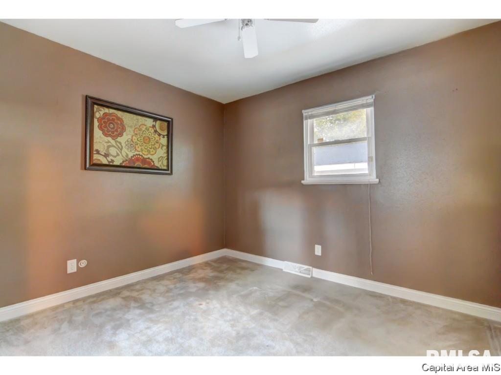 2521 Stokebridge Road Springfield, IL 62702 - Photo 13 of 36