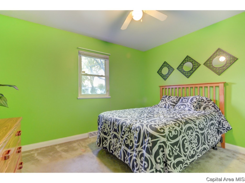 2521 Stokebridge Road Springfield, IL 62702 - Photo 16 of 36