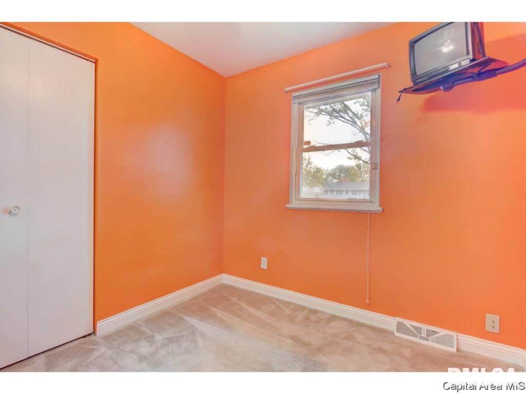2521 Stokebridge Road Springfield, IL 62702 - Photo 18 of 36