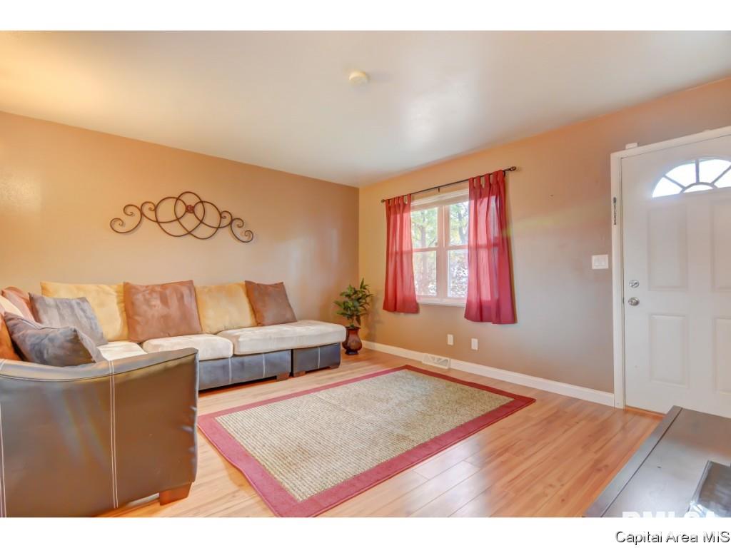 2521 Stokebridge Road Springfield, IL 62702 - Photo 4 of 36