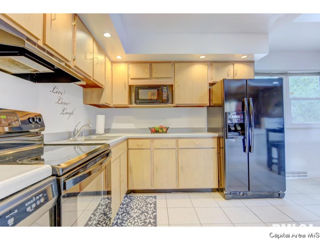 2521 Stokebridge Road Springfield, IL 62702 - Photo 7 of 36