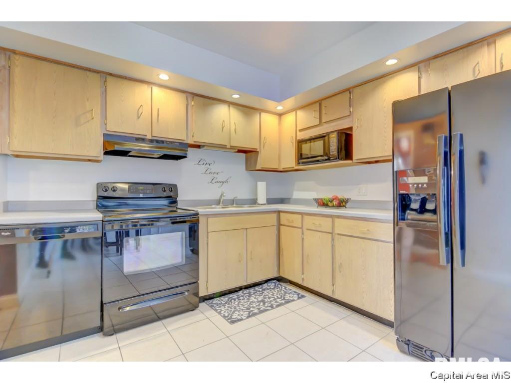 2521 Stokebridge Road Springfield, IL 62702 - Photo 8 of 36