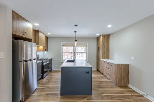 $485,000 | 1096 Beechwood Road, Buffalo Grove, IL 60089