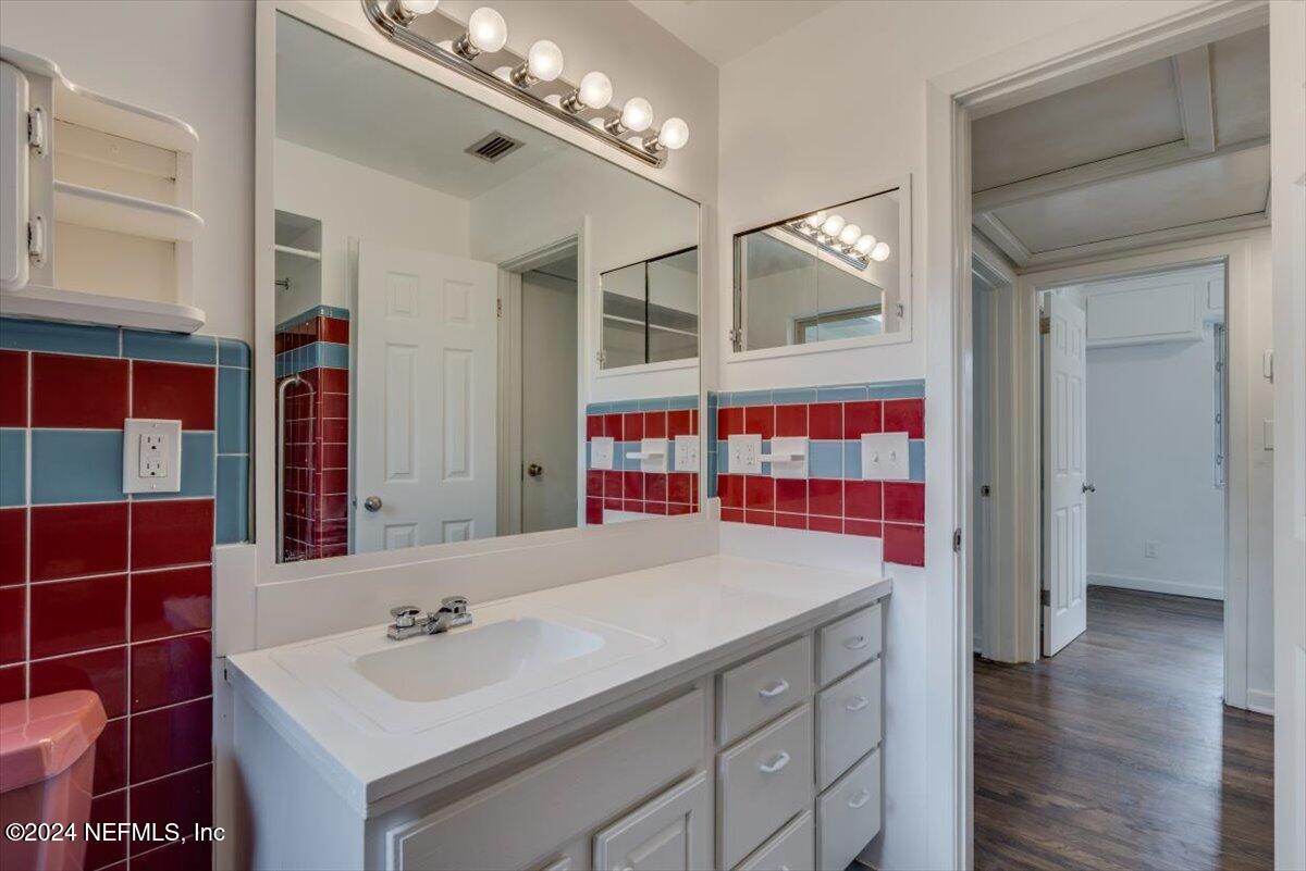 6824 E Road Jacksonville, FL 32216 - Photo 23 of 32 Bath