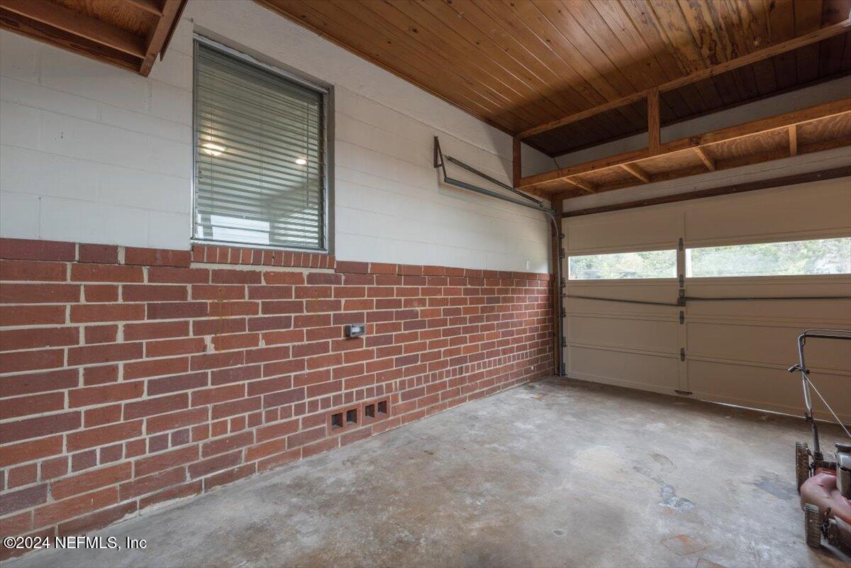 6824 E Road Jacksonville, FL 32216 - Photo 27 of 32 Garage