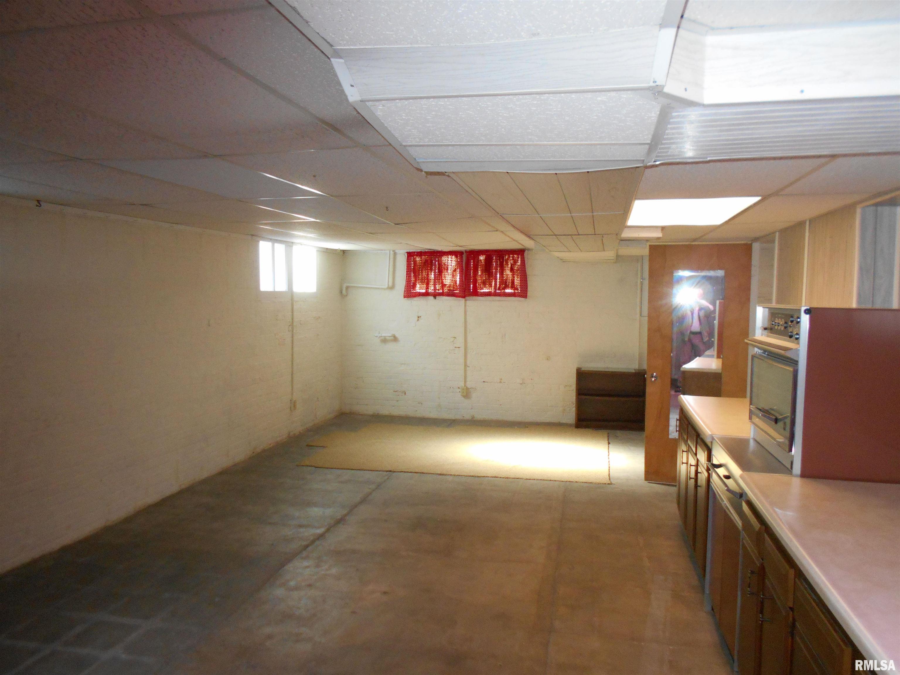 195 West Hail Street Bushnell, IL 61422 - Photo 10 of 15