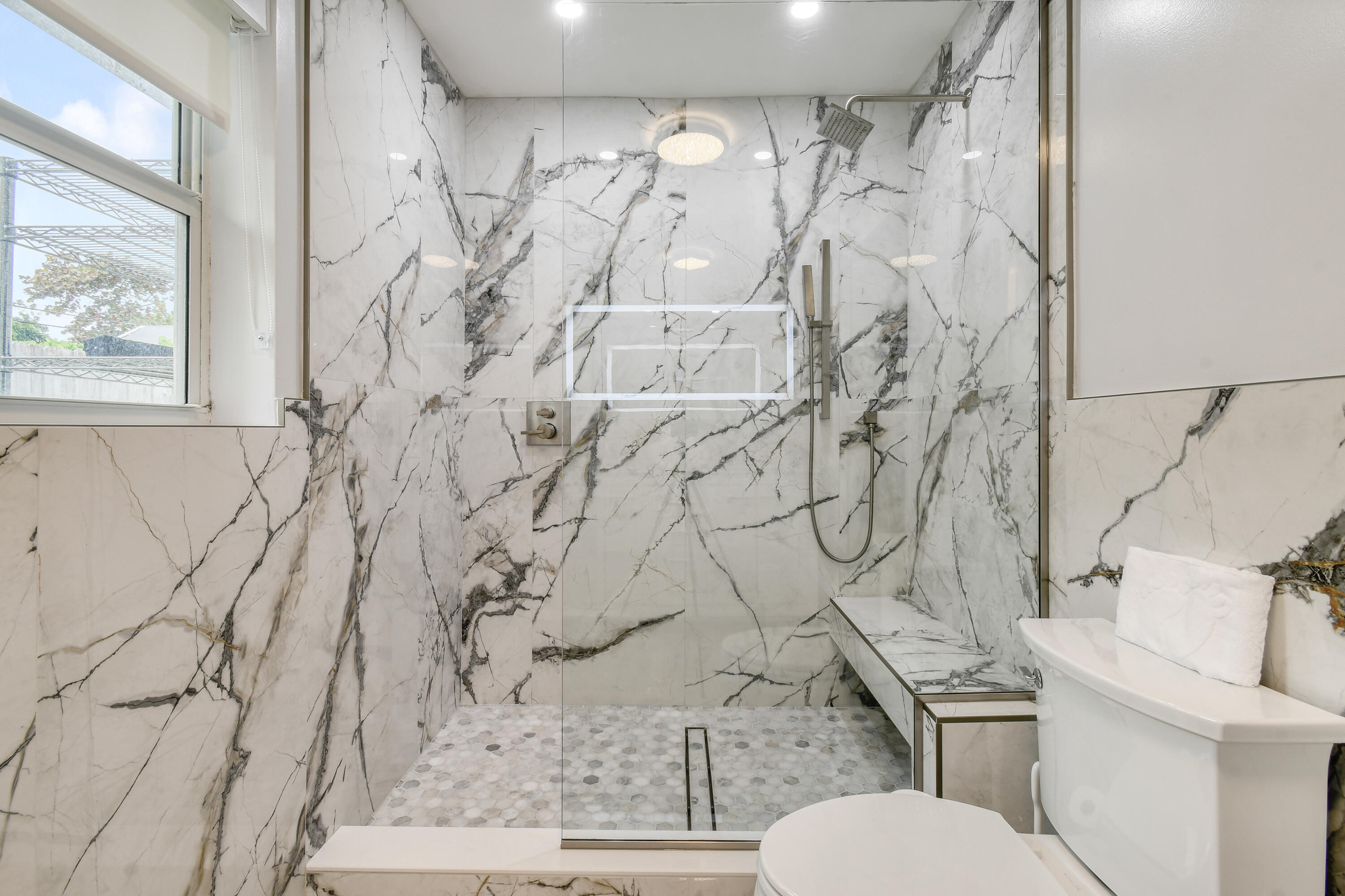 400 Tequesta Drive Tequesta, FL 33469 - Photo 16 of 38 Master Bath