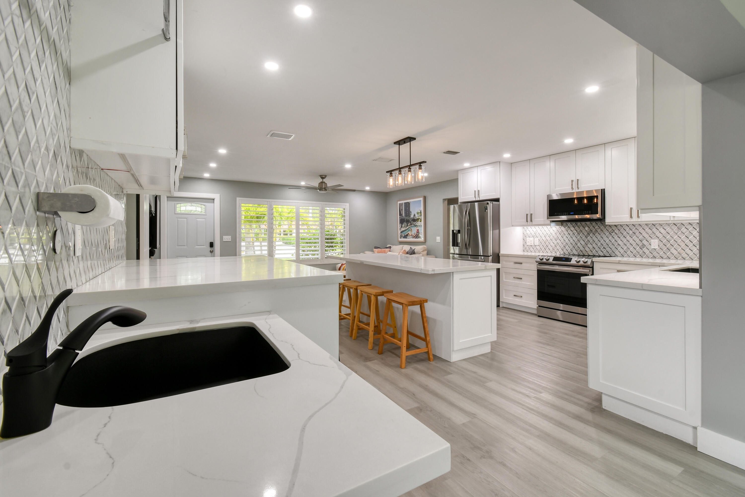400 Tequesta Drive Tequesta, FL 33469 - Photo 8 of 38 Kitchen to Living Room