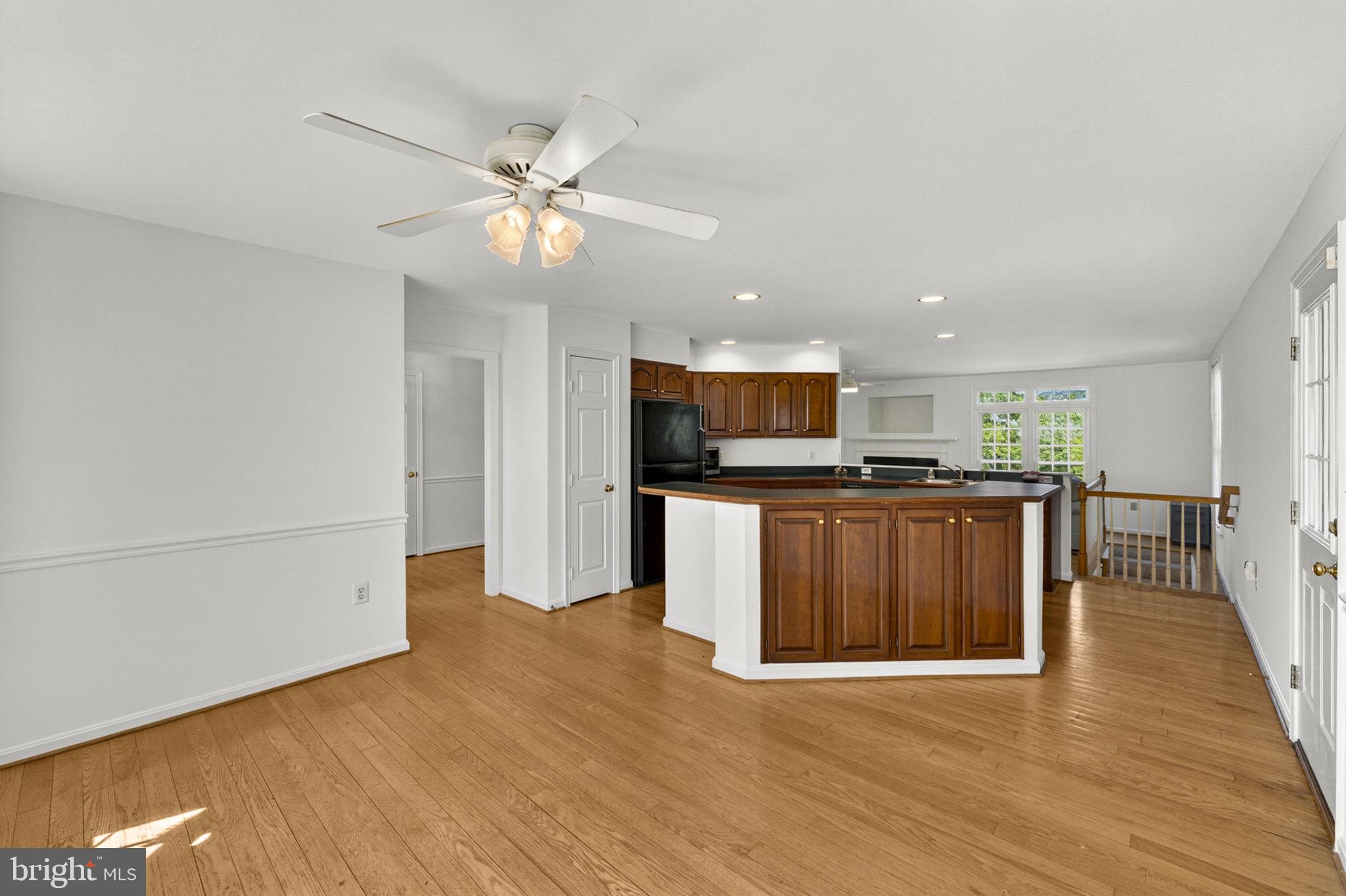 35130 Paxson Road Round Hill, VA 20141 - Photo 19 of 56 Dining Area looking towards the Kitchen