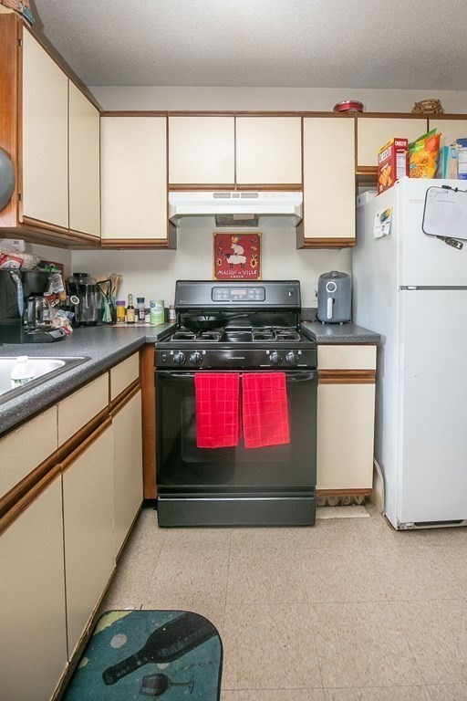 23-25 Silver Street Springfield, MA 01107 - Photo 21 of 33