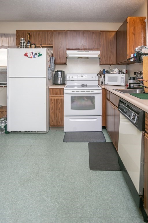 23-25 Silver Street Springfield, MA 01107 - Photo 6 of 33