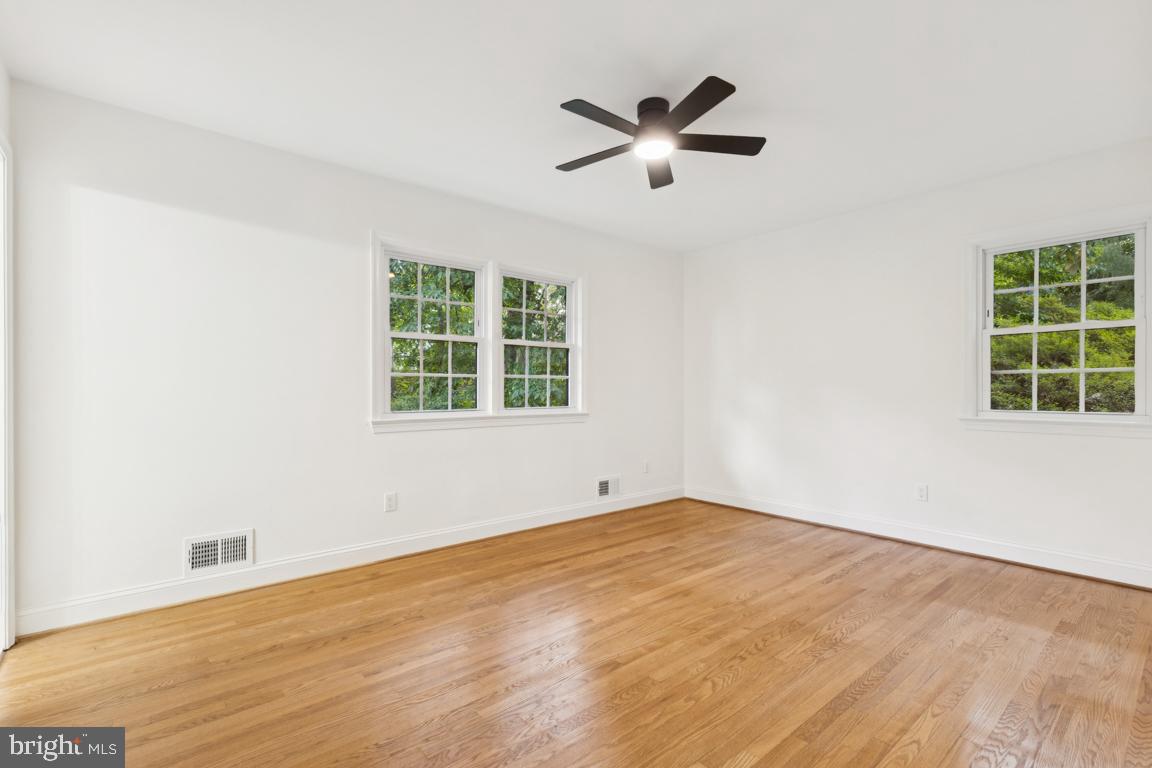 3209 Military Road Arlington, VA 22207 - Photo 24 of 45 an empty room with window and ceiling fan