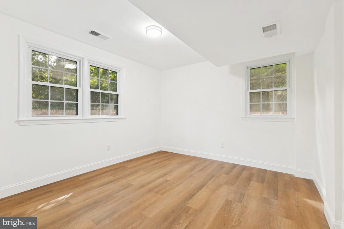 3209 Military Road Arlington, VA 22207 - Photo 35 of 45 an empty room with a window