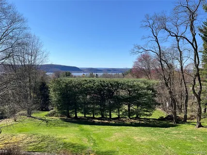 $2,699,000 | 132 Ridgecrest Road, Briarcliff Manor, NY 10510