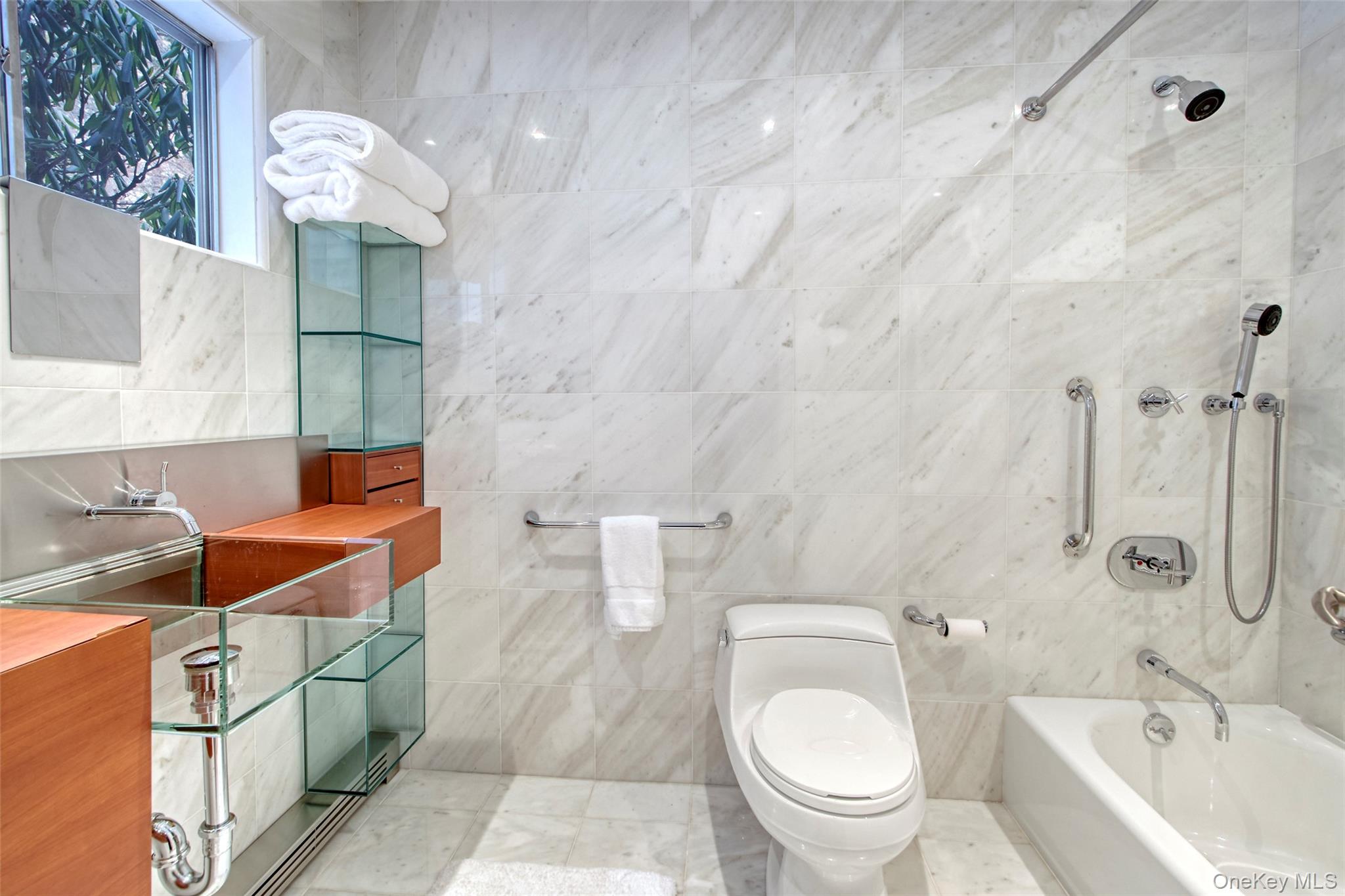 132 Ridgecrest Road Briarcliff Manor, NY 10510 - Photo 31 of 50 a bathroom with a sink a toilet and bathtub
