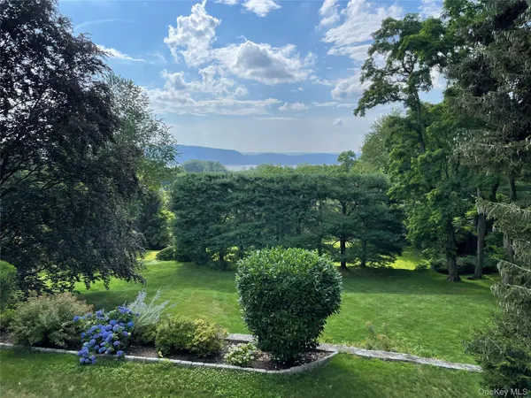 $2,699,000 | 132 Ridgecrest Road, Briarcliff Manor, NY 10510
