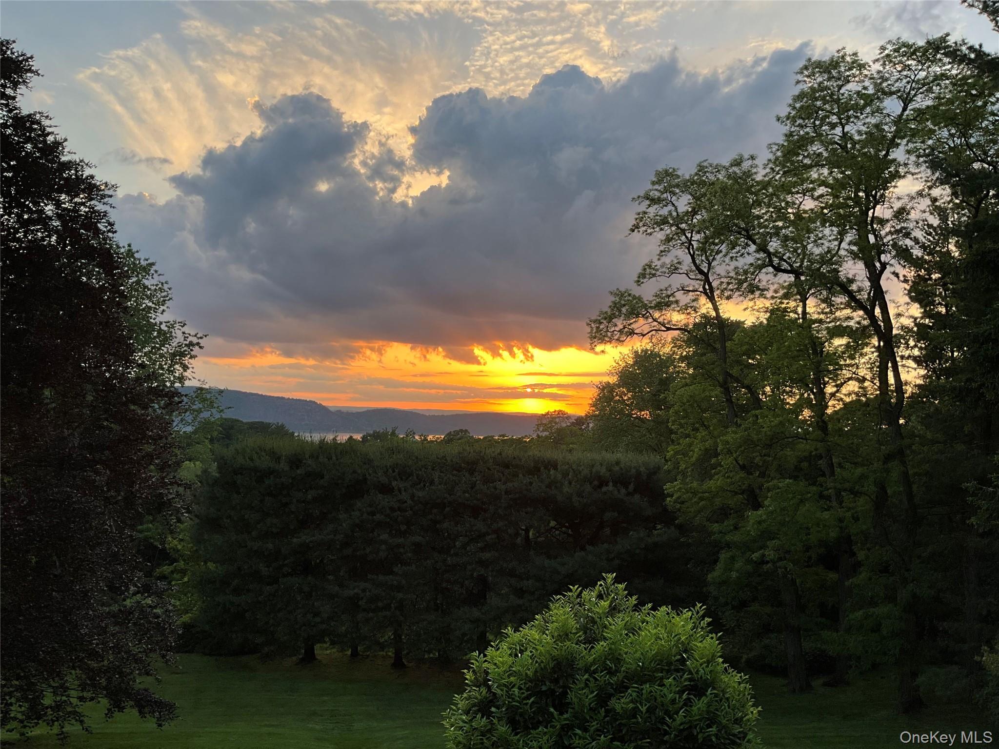 132 Ridgecrest Road Briarcliff Manor, NY 10510 - Photo 45 of 48 a view of a city with lush green forest
