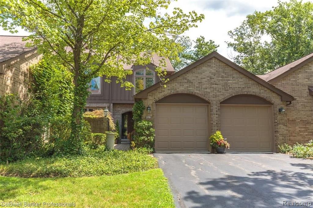 23735 Ravineview Court Bingham Farms, MI 48025 - Photo 1 of 28