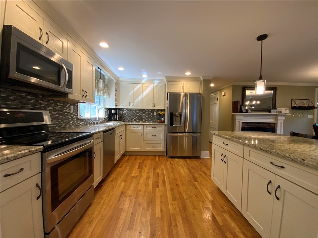 4 Birch Road Lincoln, RI 02865 - Photo 6 of 25 Gallery Image 6