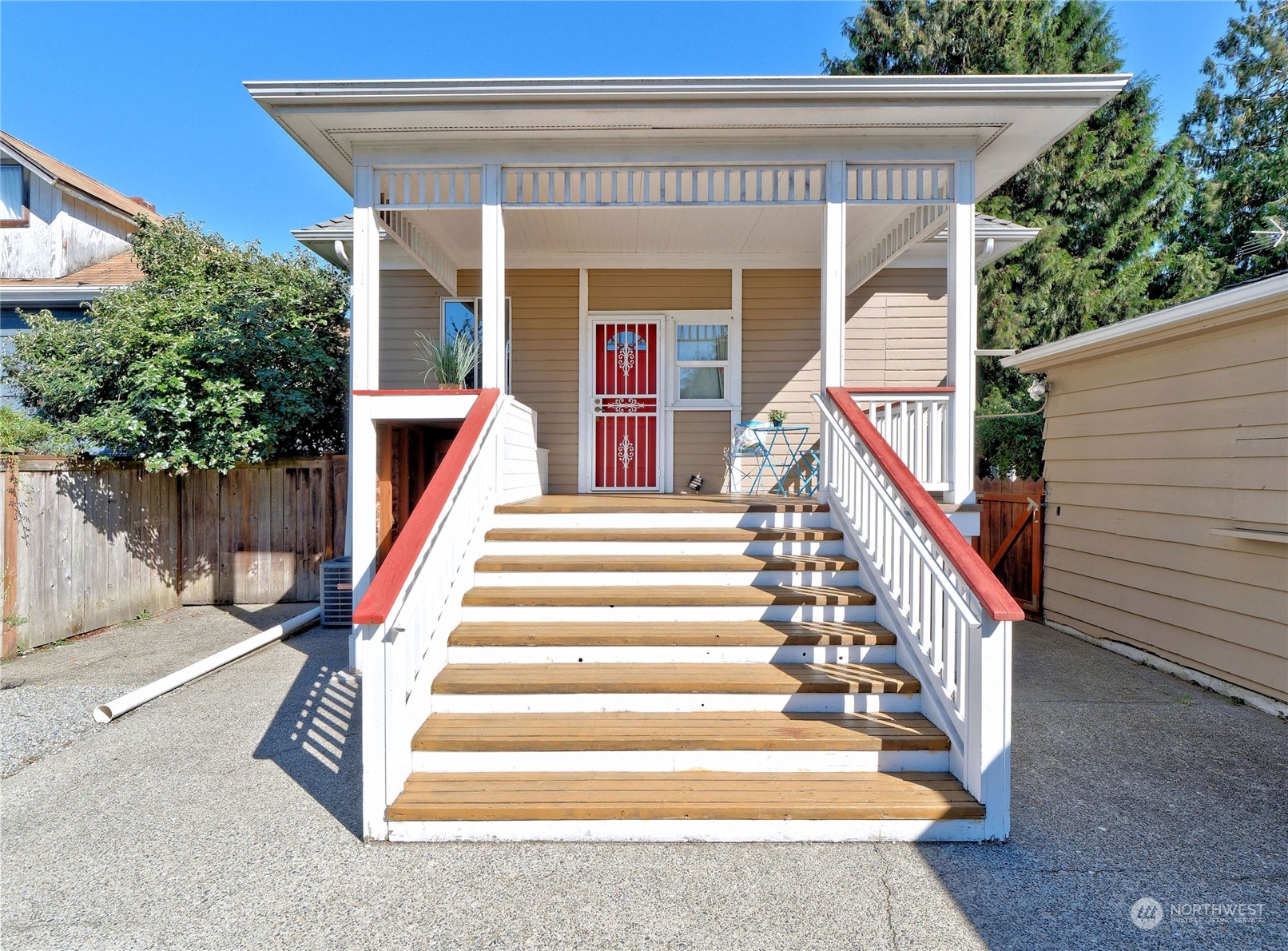 515 Wells Avenue South Renton, WA 98057 - Photo 19 of 25 a view of entryway with a front door