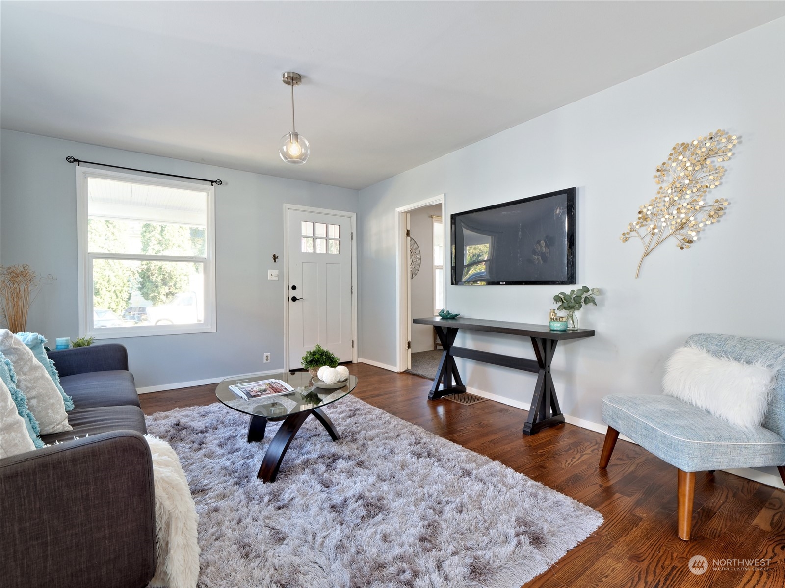515 Wells Avenue South Renton, WA 98057 - Photo 4 of 25 a living room with furniture a window and a flat screen tv