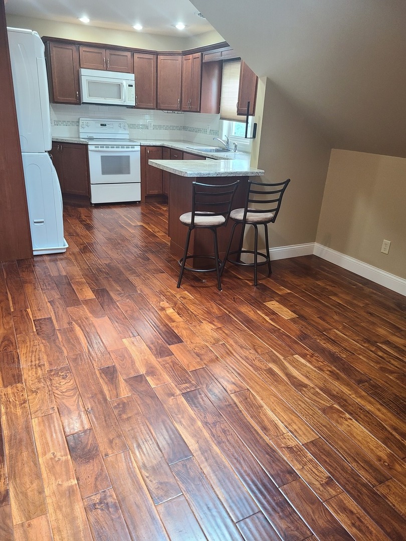 615 Green Street, Unit 2 Peru, IL 61354 - Photo 3 of 15 Gallery Image 3
