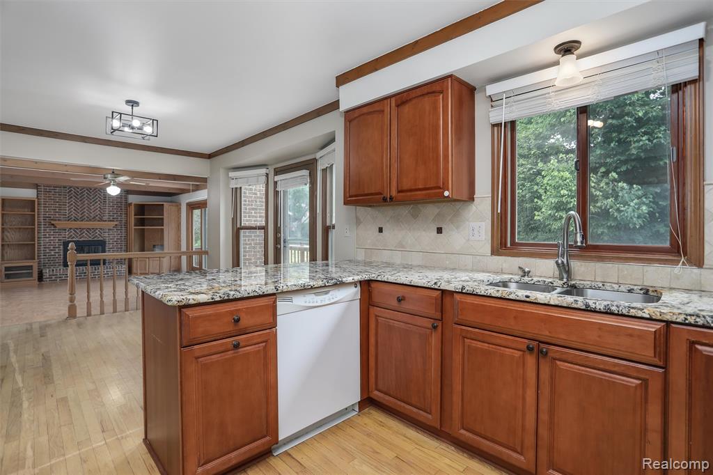 360 Fordcroft Drive Rochester Hills, MI 48309 - Photo 9 of 32