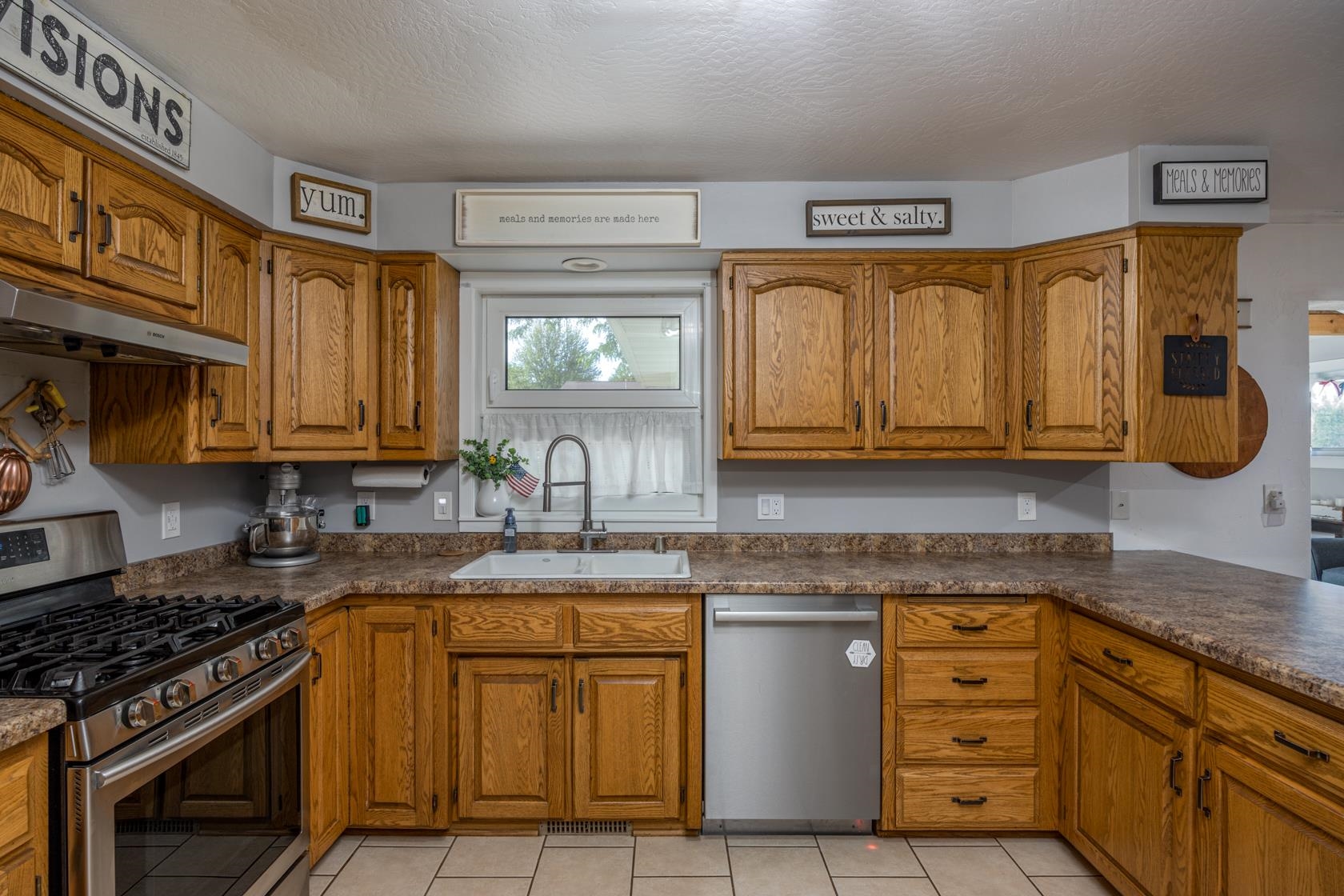 W2593 Colonial Court Appleton, WI 54915 - Photo 8 of 45