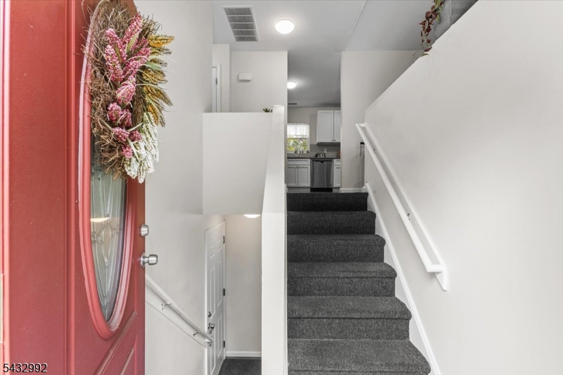 47 Winding Way Andover, NJ 07821 - Photo 4 of 42