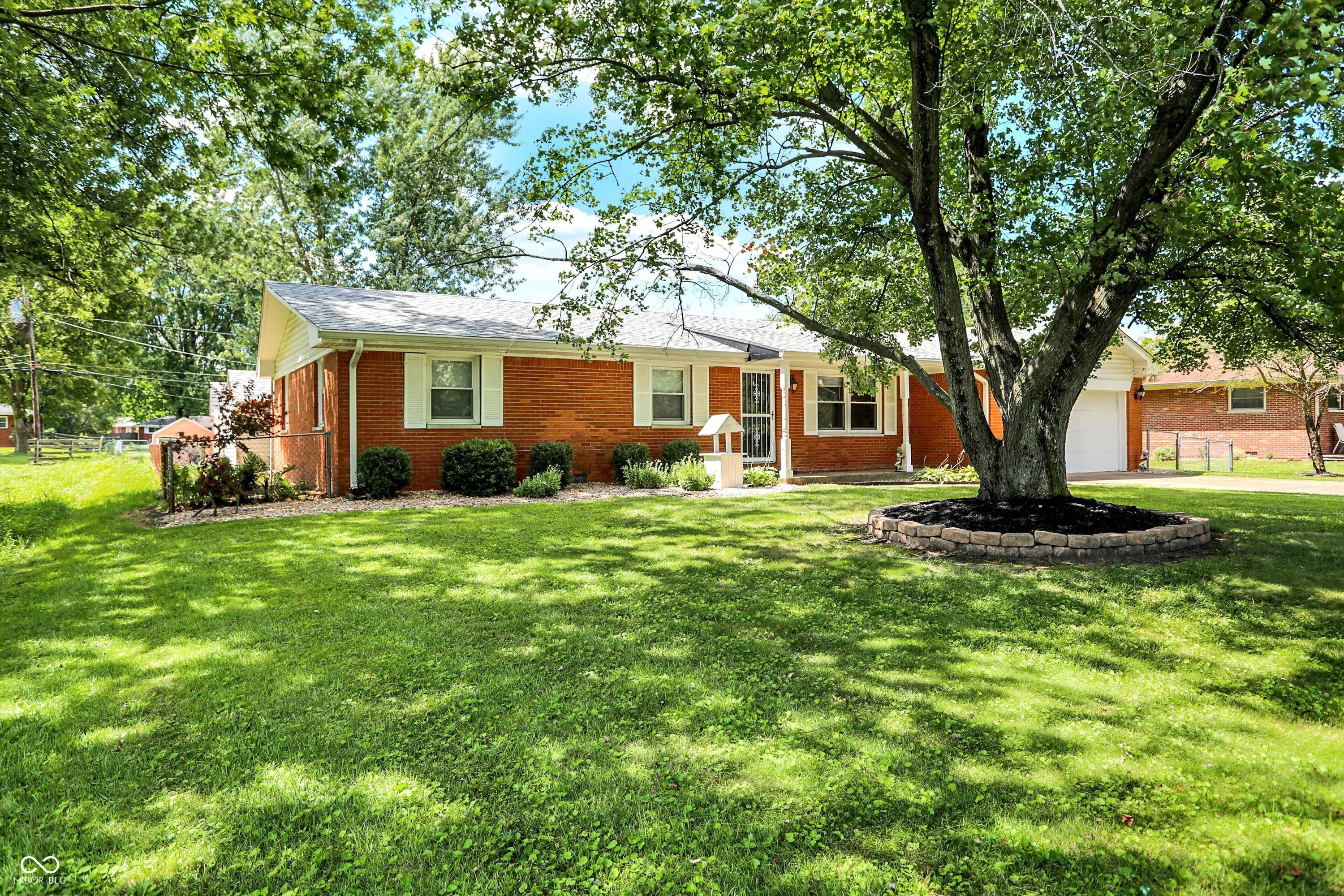711 West Stop 11 Road Indianapolis, IN 46217 - Photo 2 of 45 Gallery Image 2