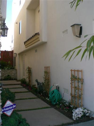 3511 Sunset Lane Oxnard, CA 93035 - Photo 2 of 9 a backyard of a house with lots of green space