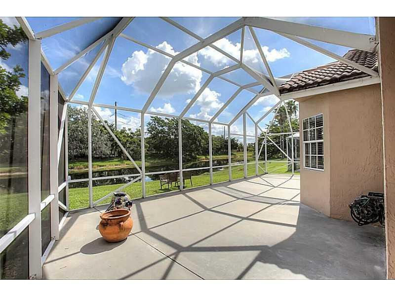 556 Bridgeton Road Weston, FL 33326 - Photo 23 of 26 Exterior Front