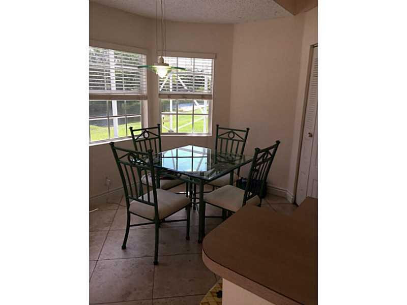 556 Bridgeton Road Weston, FL 33326 - Photo 9 of 26 Kitchen