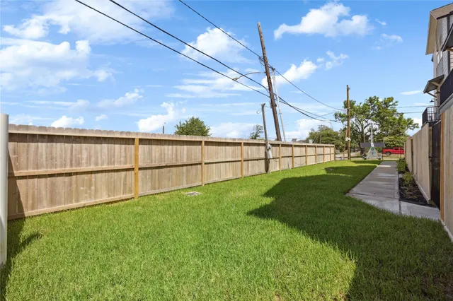 $2,750 | 2810 Mills Street, Houston, TX 77026