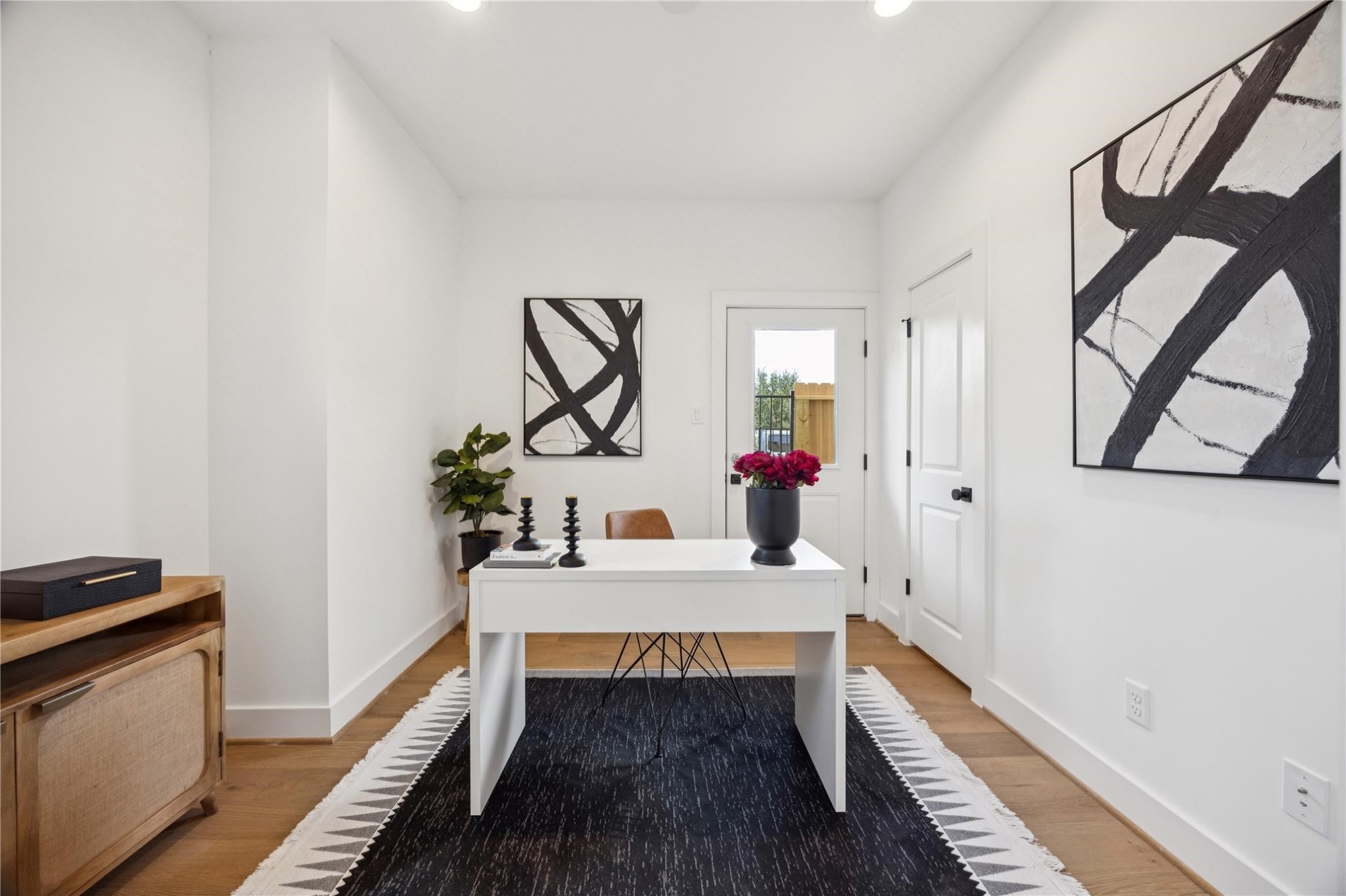 2810 Mills Street Houston, TX 77026 - Photo 4 of 29