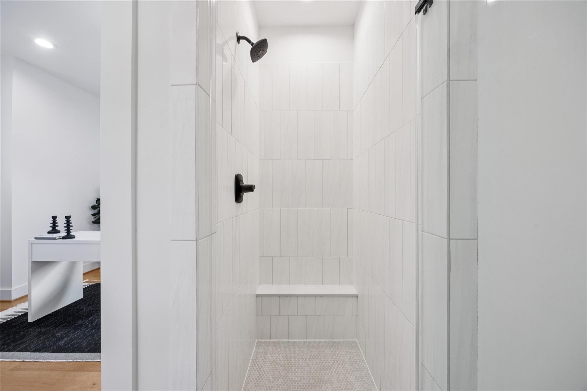 2810 Mills Street Houston, TX 77026 - Photo 6 of 29 a bathroom with a bathtub